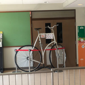 すさまじい変則的なフレームの自転車