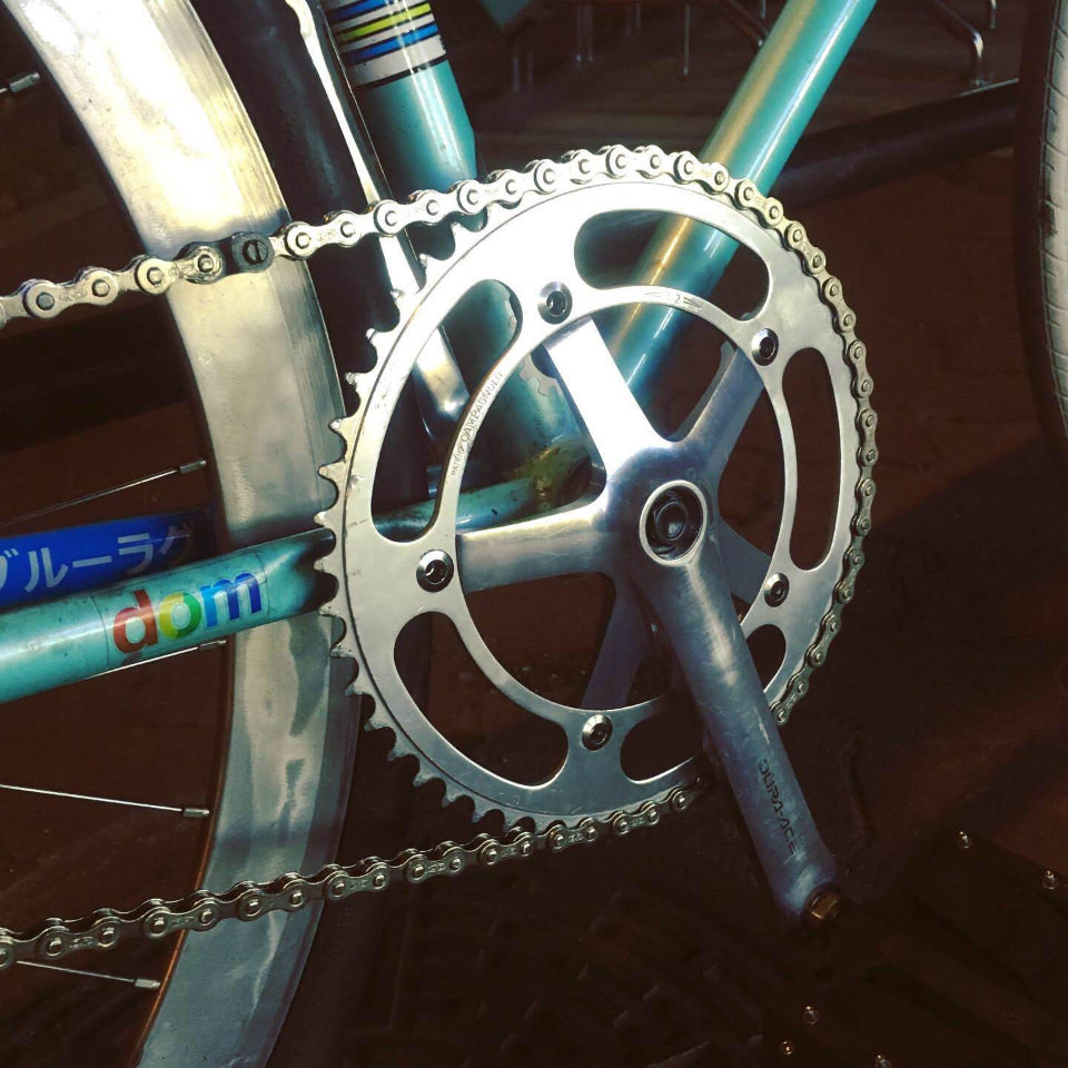 ピストバイクのチェーンリング。街乗りレベルなら、厚歯でも薄歯でもなんでもいい