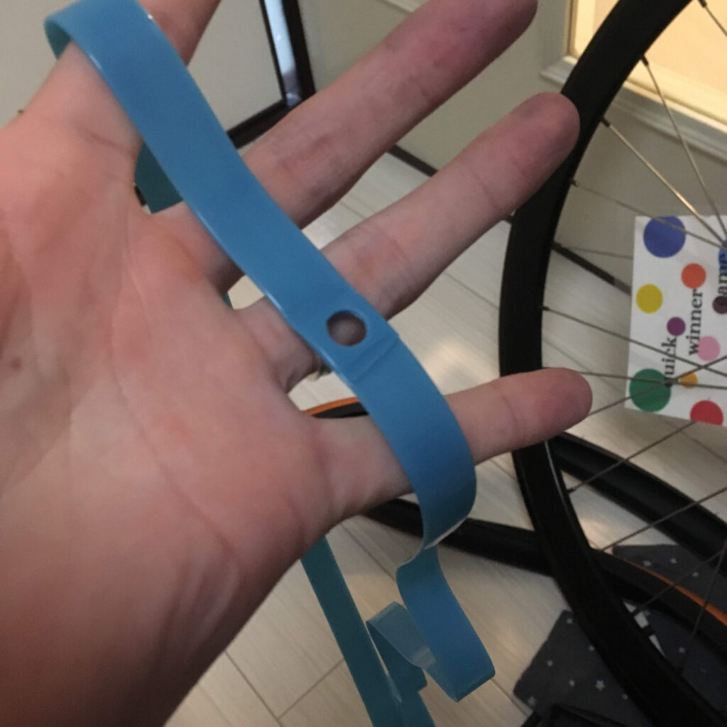 パンク修理とリムテープ交換