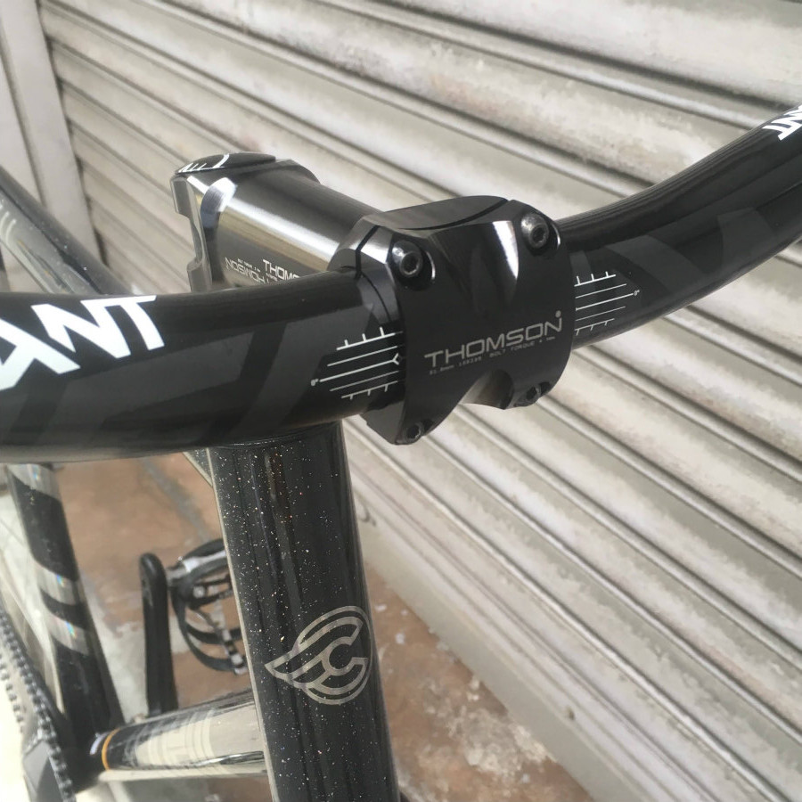 高い剛性と軽量性を併せ持つ「Thomson（トムソン）」のステム