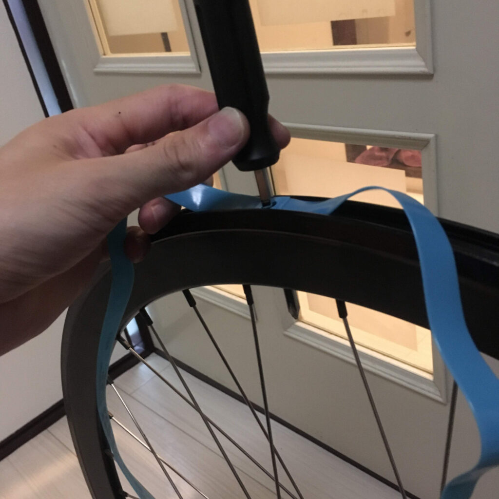 リムテープの取り付け時、ズレを防ぐための裏技