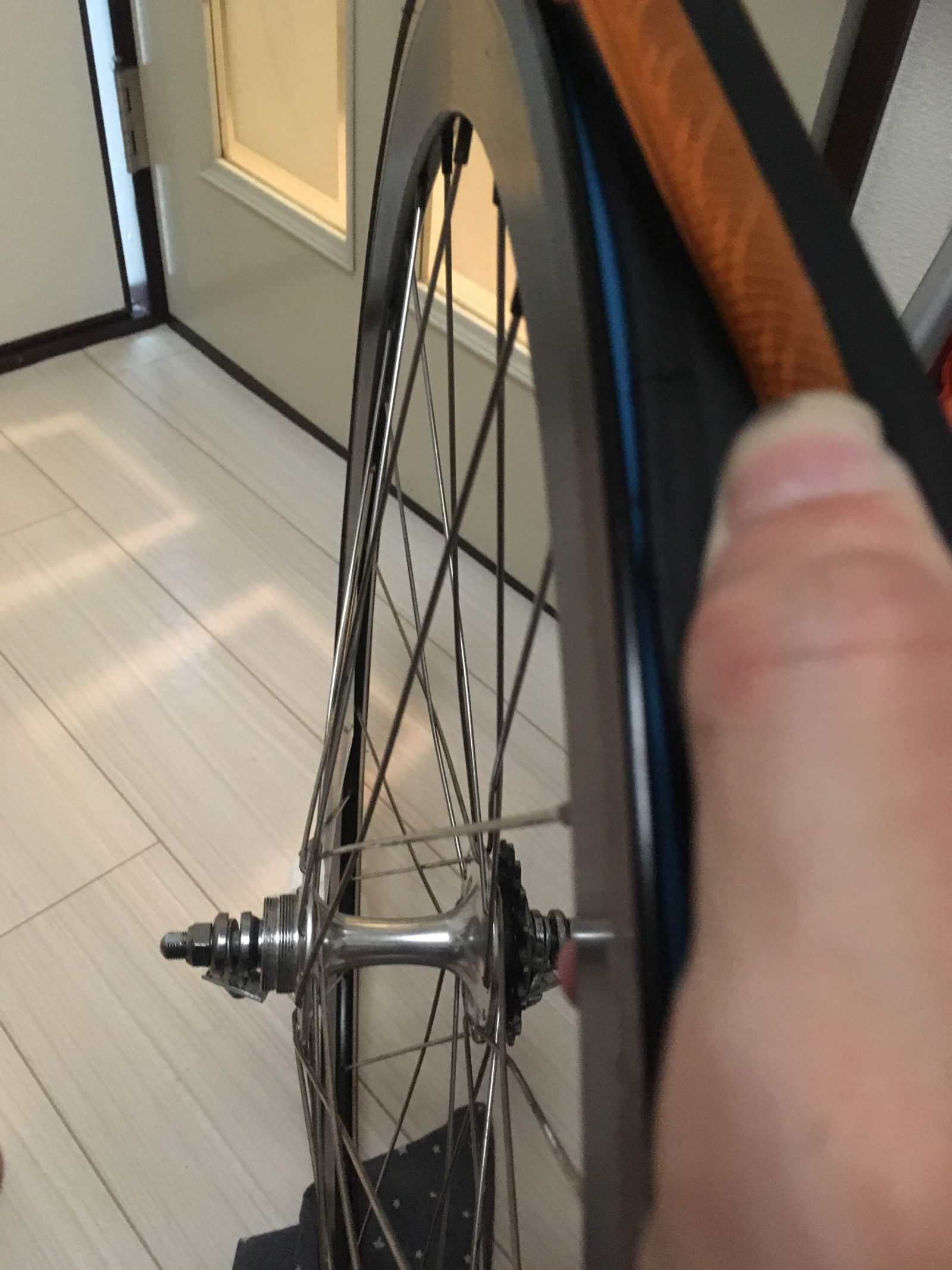 自転車のタイヤ取り付け時の失敗例