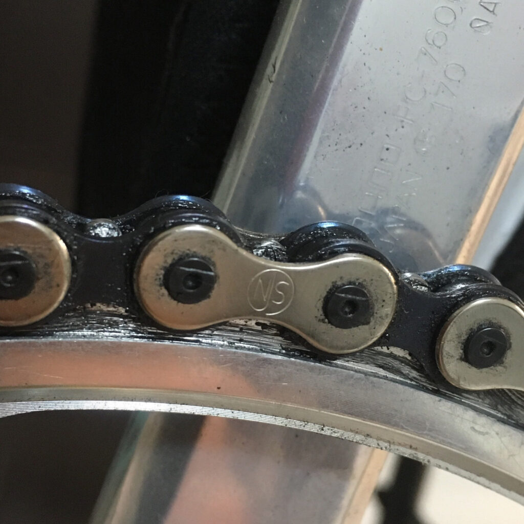 安定のNJS刻印入りのピスト用チェーン「HKK」