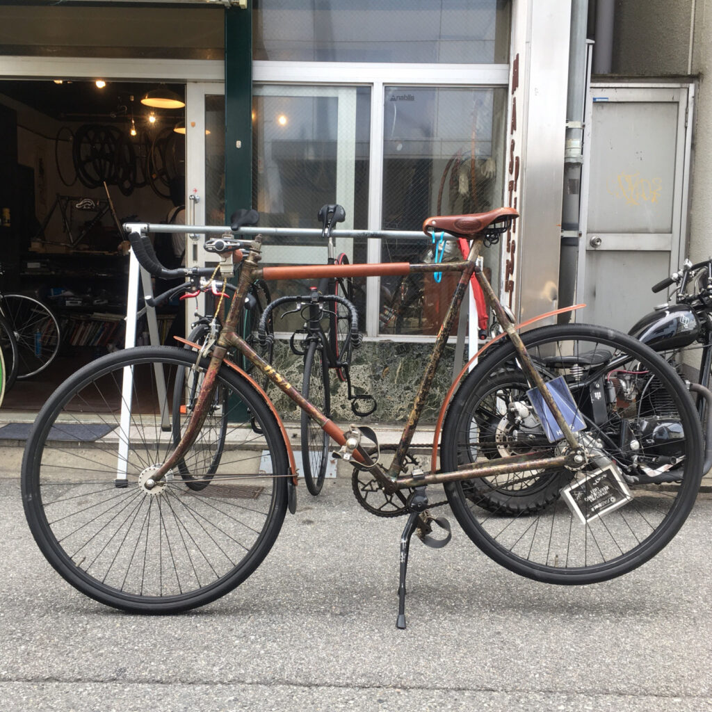 約100年前のクロモリフレームをレストアしたピストバイク。