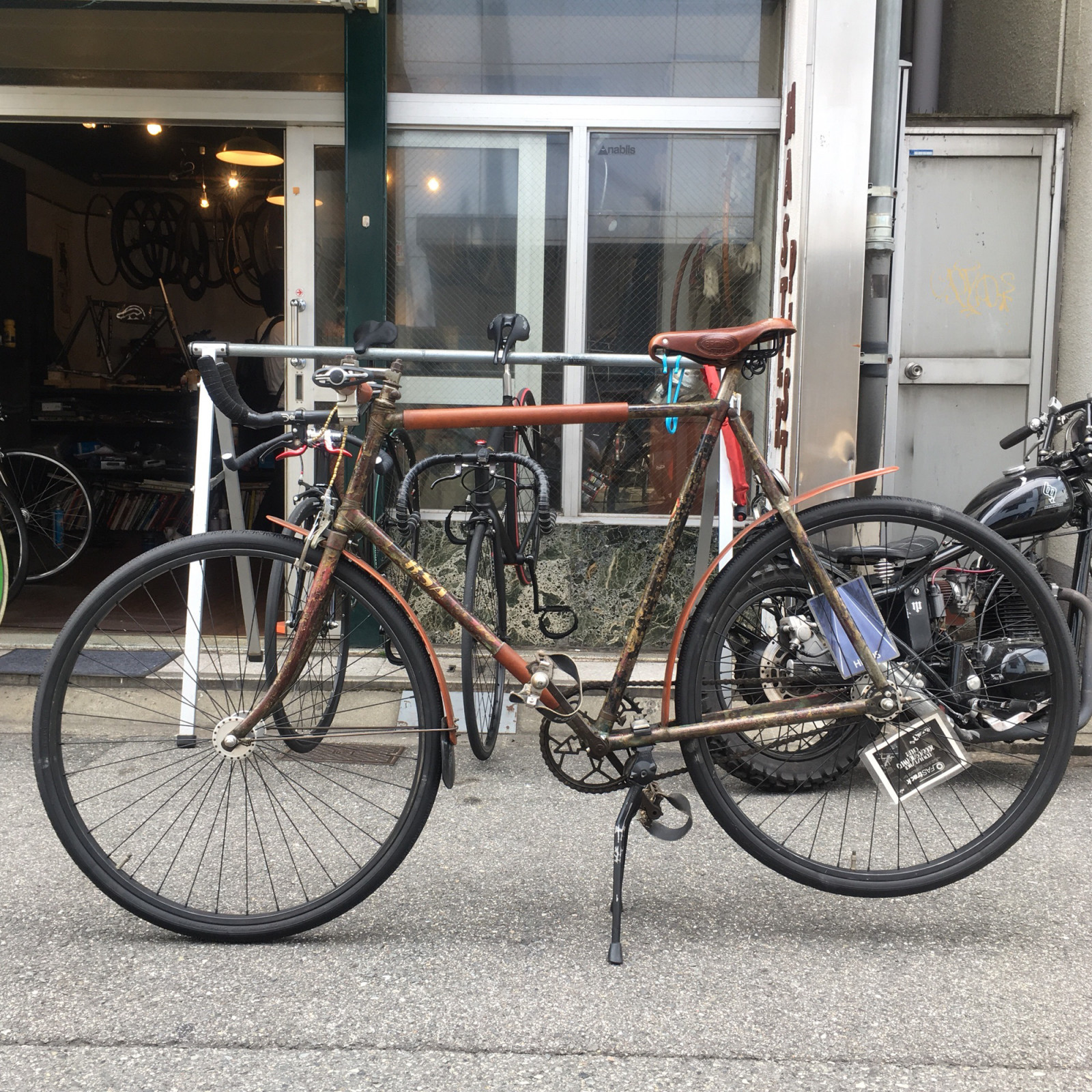 約100年前のクロモリフレームをレストアしたピストバイク。