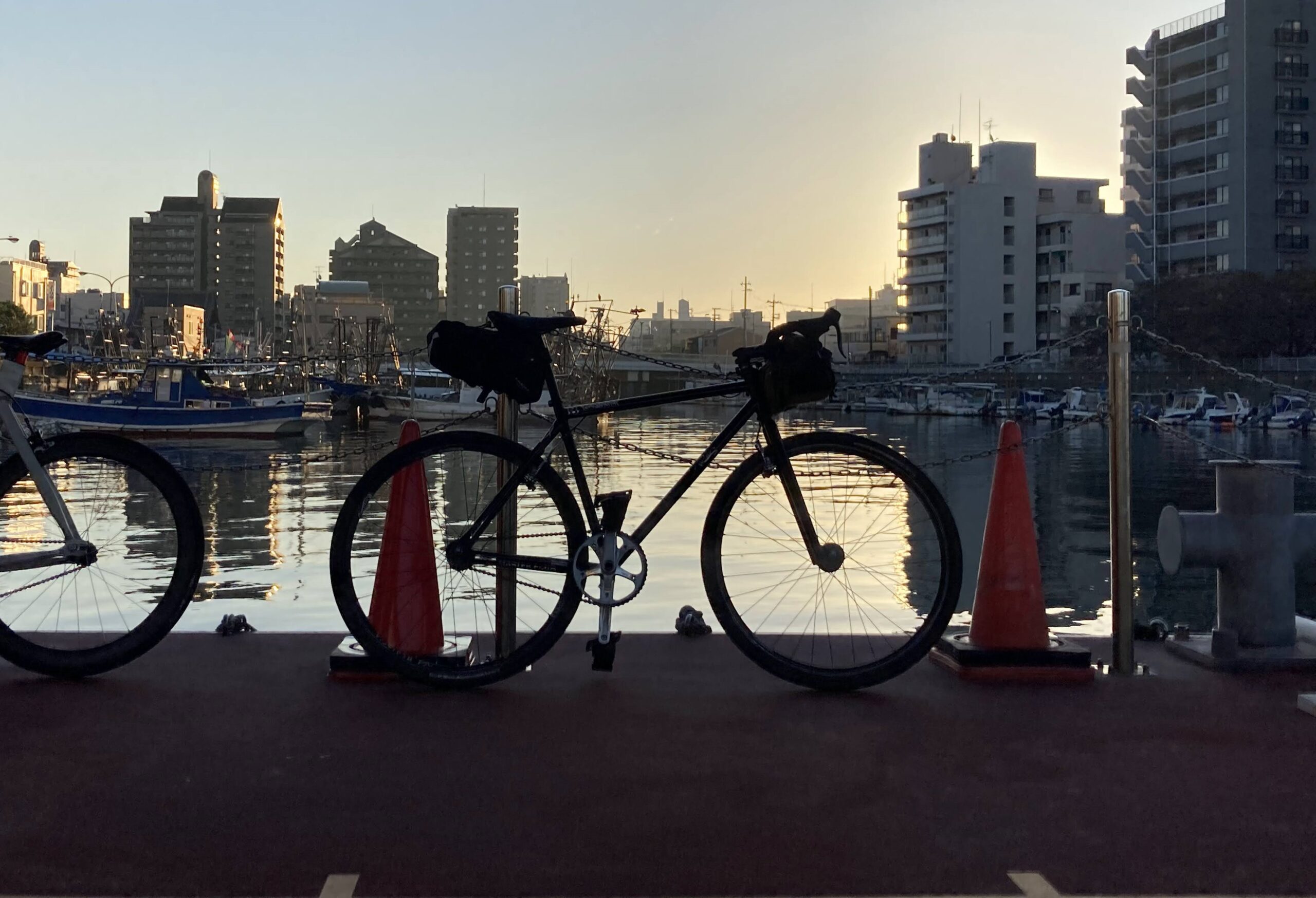 出勤に最適なのは「ピスト」？「ロード」？