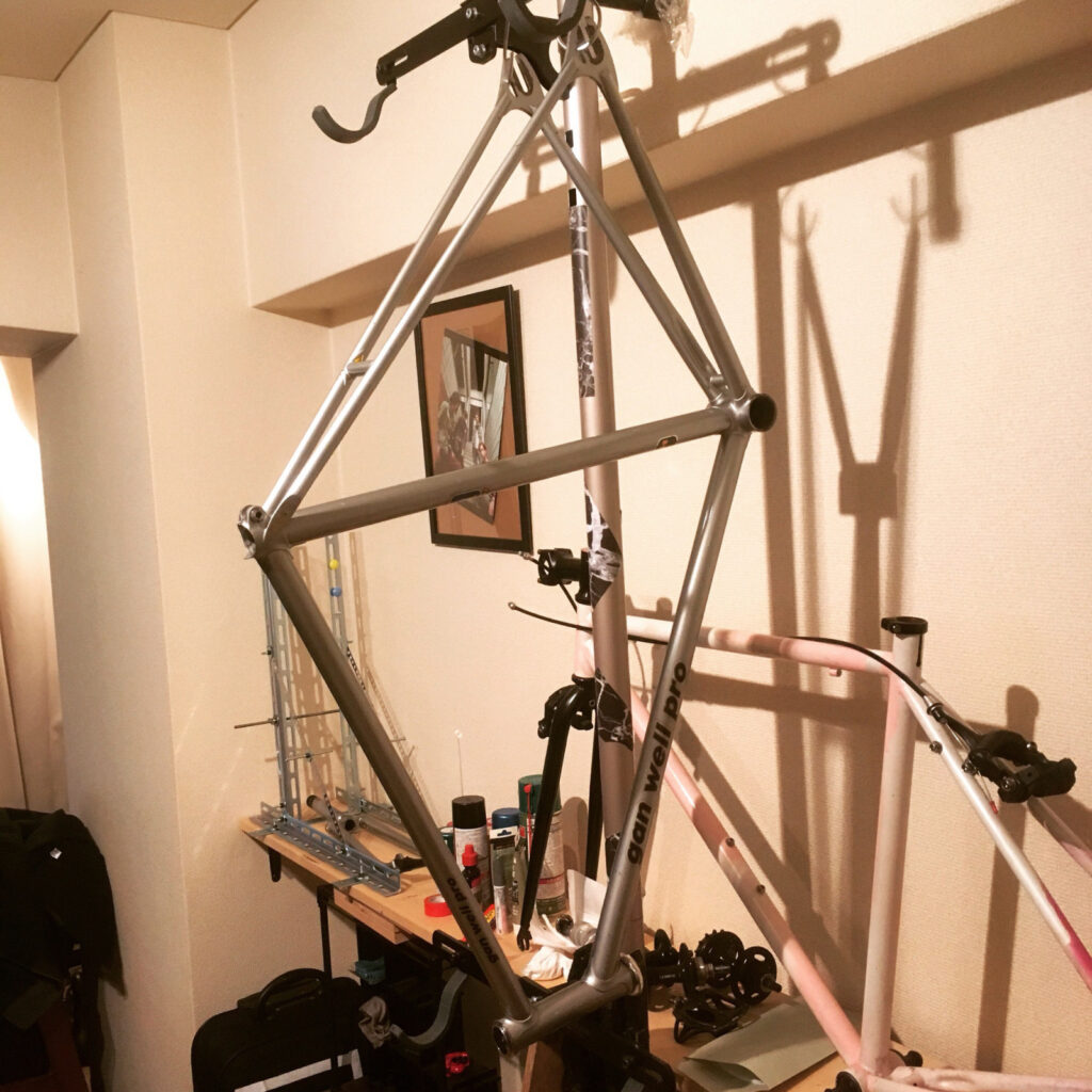 NJSのピストフレームを街乗り自転車にカスタムしよう