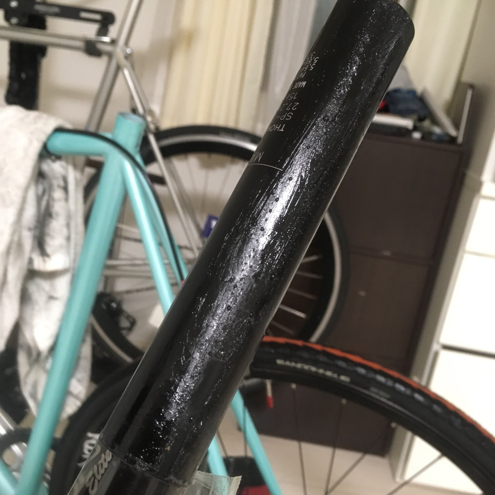 取り外したシートポスト。何かしっとりしてる